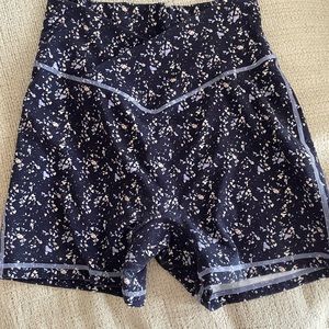 Buffbunny Siren short terrazzo